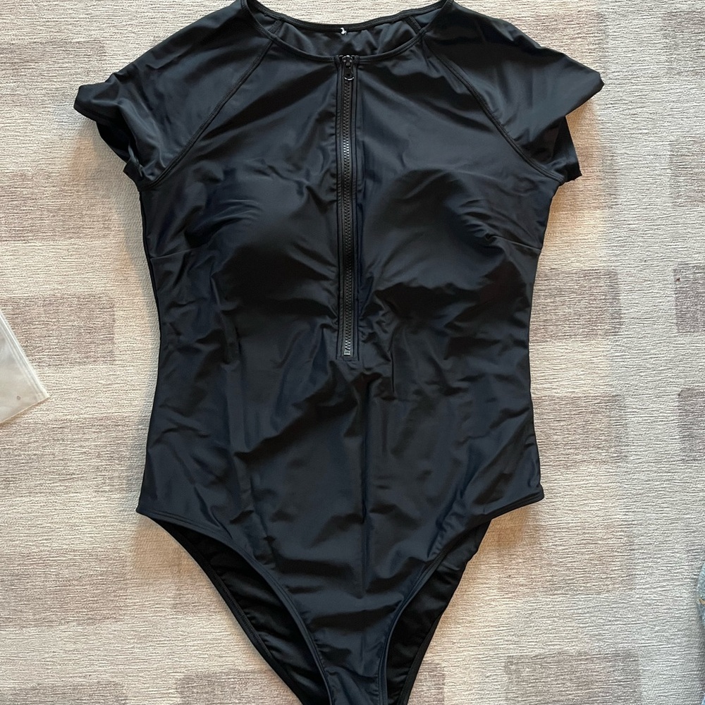 Cupshe Black Short Sleeve One Piece Swimsuit